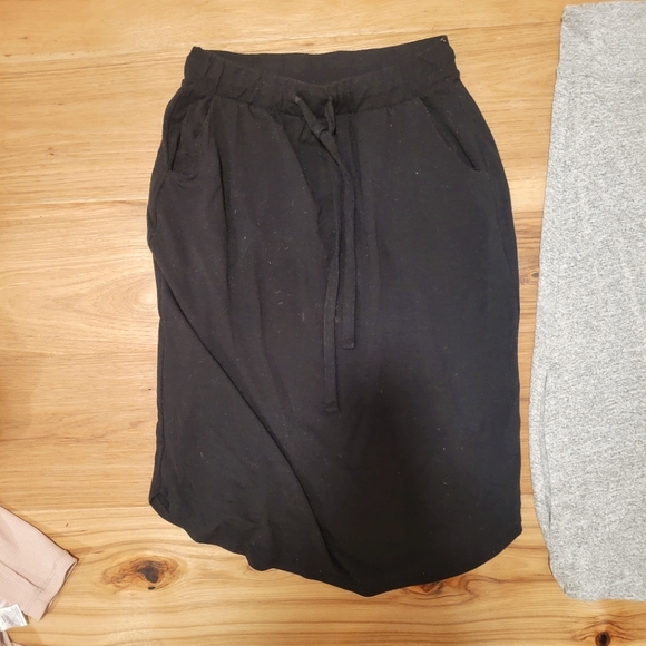 Black high-waisted skirt with pockets size medium - Picture 1 of 2